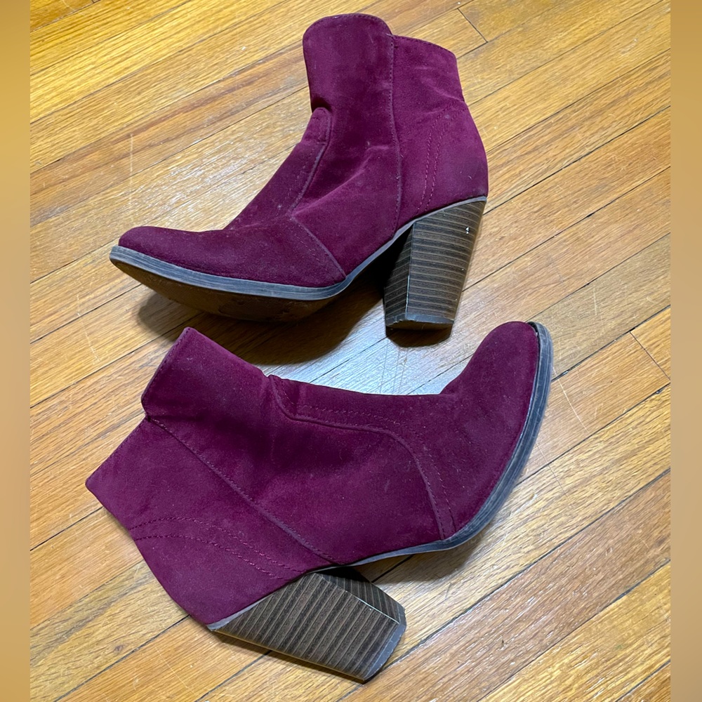 Breckelle’s: Heather Burgundy Crushed Velvet Ankle Booties